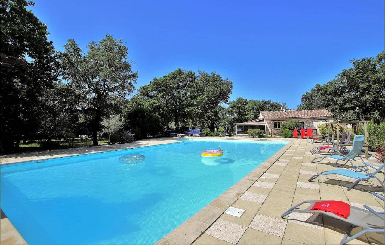 Foto 12 von 36: Six-Bedroom Holiday Home