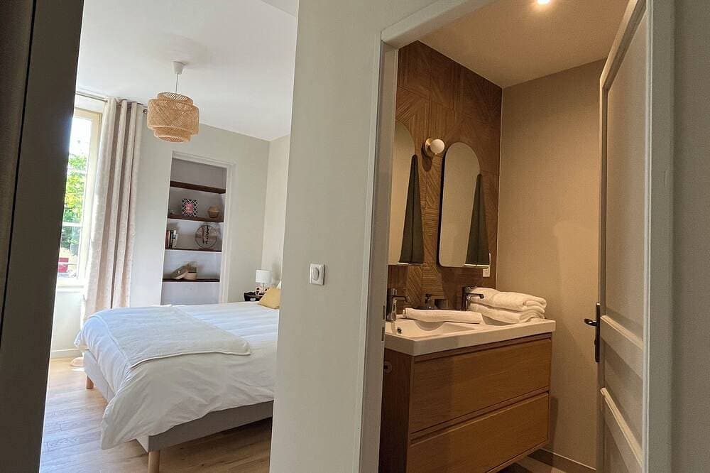 Foto 7 von 25: Comfortable apartment, wine-growing village, opposite the château, near Beaune