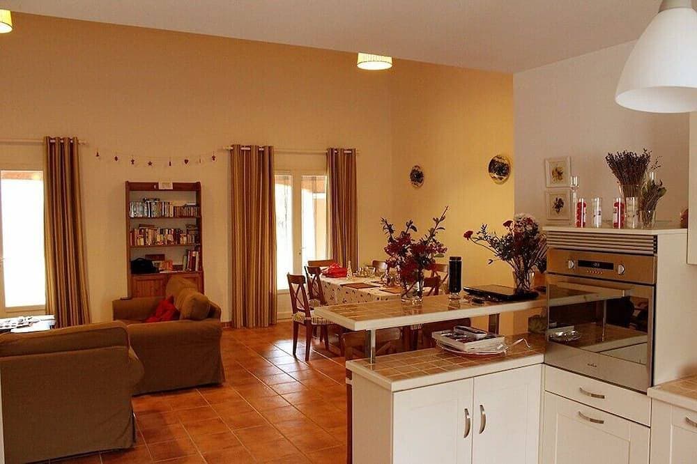 Foto 12 von 24: Geräumige Villa mit Gemeinschaftspool in Pierrevert neben dem Golf du Luberon.