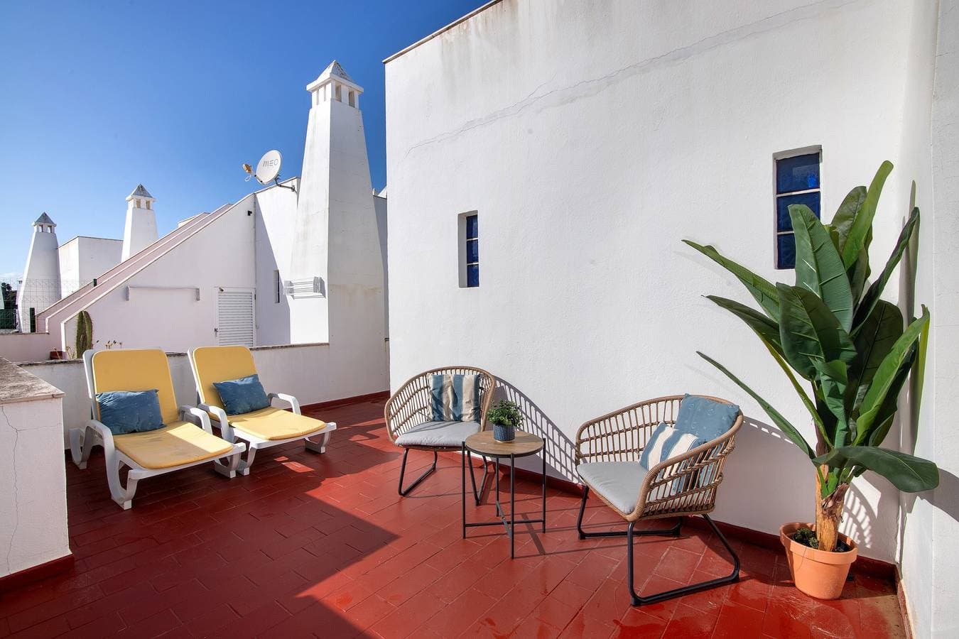 Foto 4 von 28: Villa 'Glamorous T3 Praia Verde' mit privater Terrasse, Wi-Fi und Klimaanlage