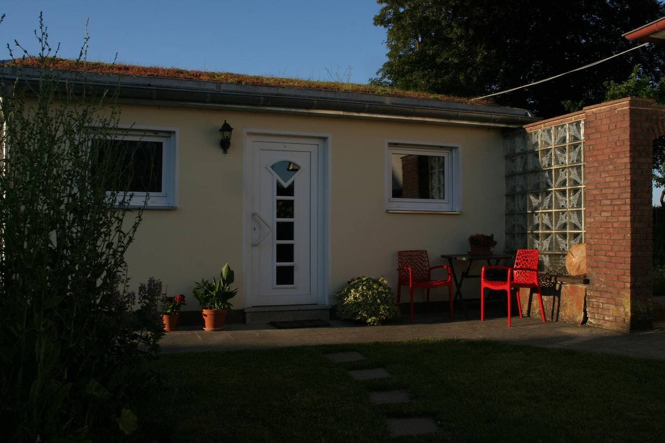 Foto 10 von 11: Ferienhaus, Dusche und Badewanne, Nichtraucher