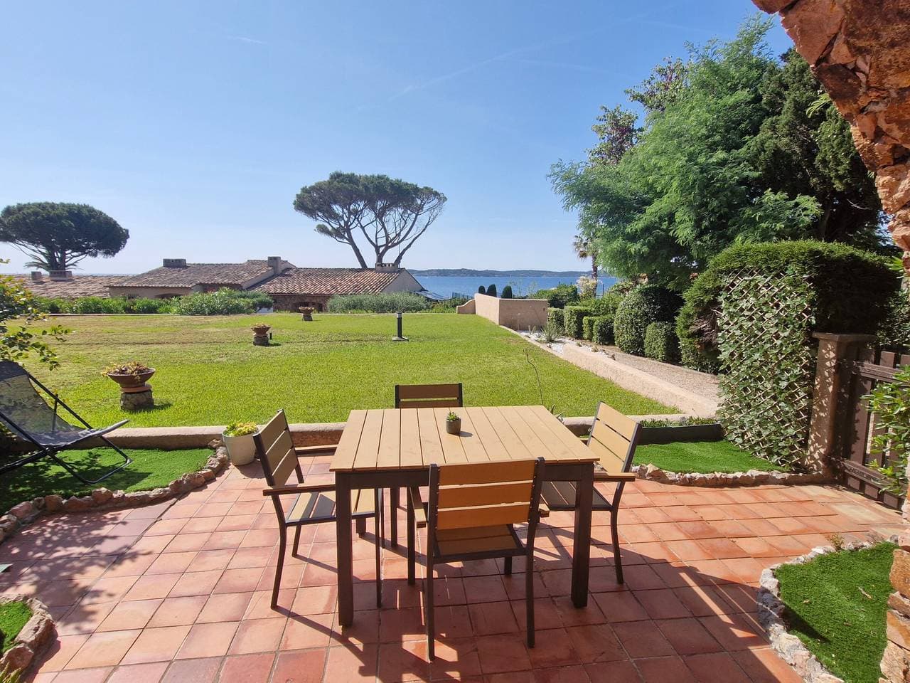 Klimatisiertes Studio mit Pool in Sainte-Maxime 1
