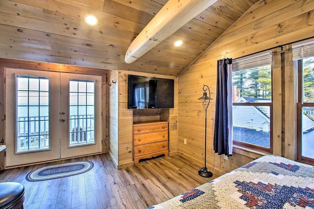 Foto 13 von 23: Neu! Sebago Lake Haven w / Deck & Waterfront View