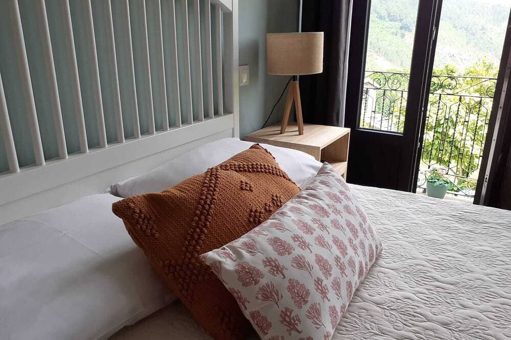 Foto 3 von 30: Villa Dos Santos - Gerês Country House, with mountain views