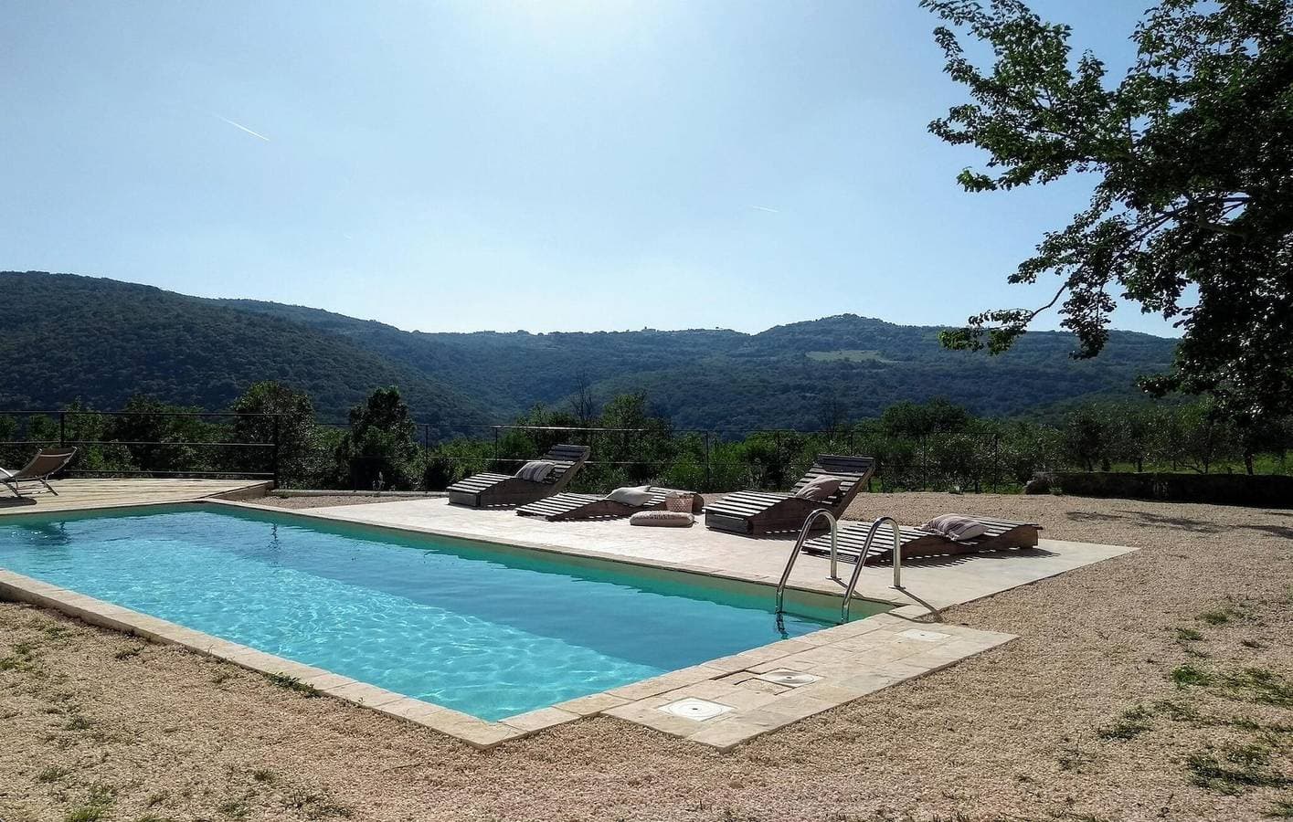 Foto 9 von 47: Geräumige 2-Zimmer-Wohnung mit Pool, WLAN und Parkplatz in der Nähe des Stadtzentrums