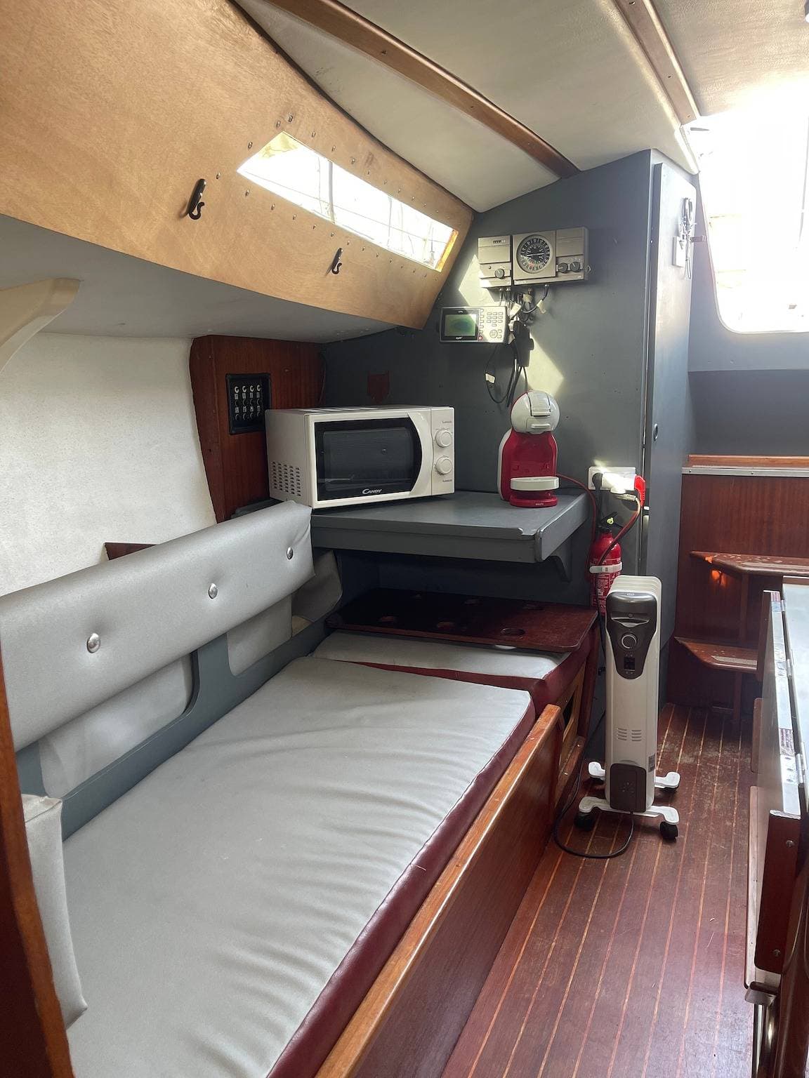 Foto 6 von 12: Boot 'Segelboot Miraflores' mit Meerblick, privater Terrasse und WLAN