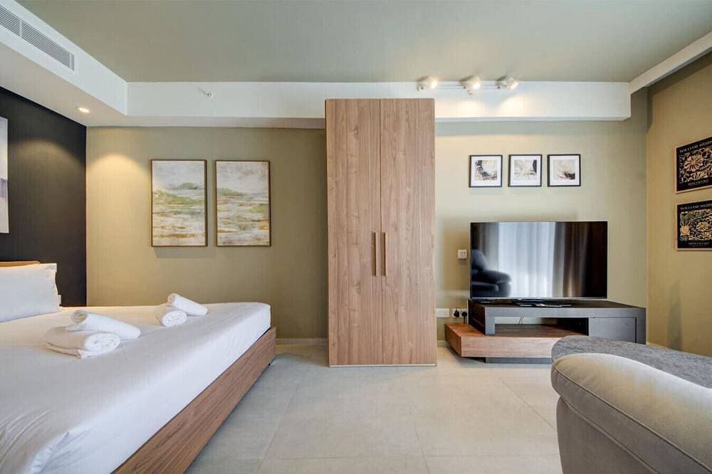 Foto 4 von 30: The Official Mercury Suite With Pool & Strong WIFI