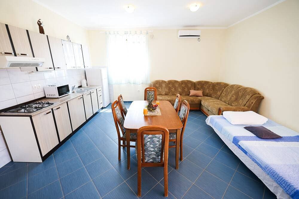 Foto 4 von 10: 1-Zimmer-Ferienwohnung mit Terrasse und Meerblick Kozjaca, Paklenica