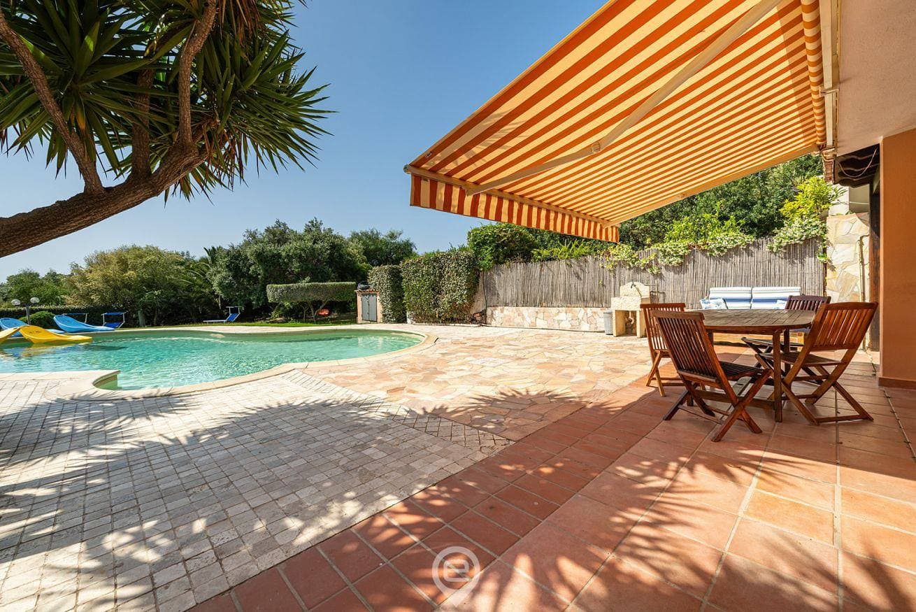 Foto 5 von 37: Ferienhaus für 4 Personen mit Pool