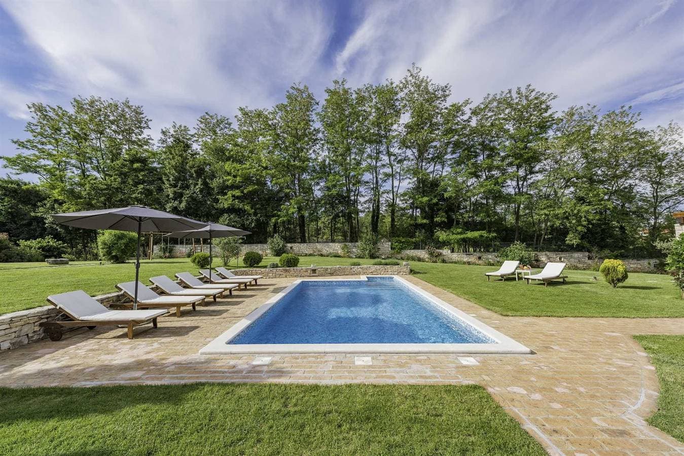 Foto 8 von 72: Ferienhaus Green Escape mit Pool
