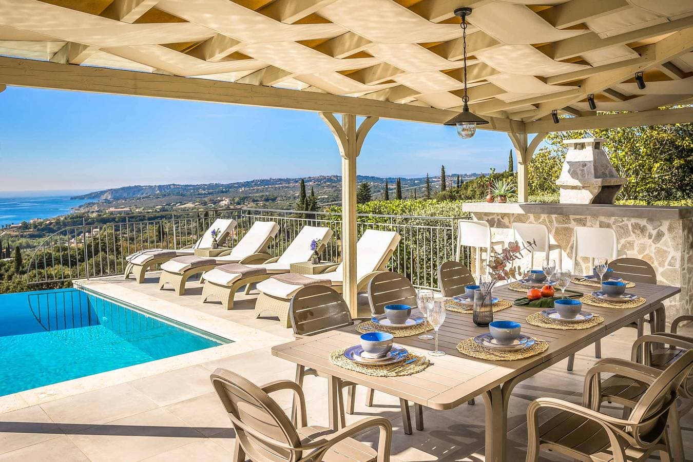 Foto 8 von 44: Villa für 8 Personen mit Terrasse