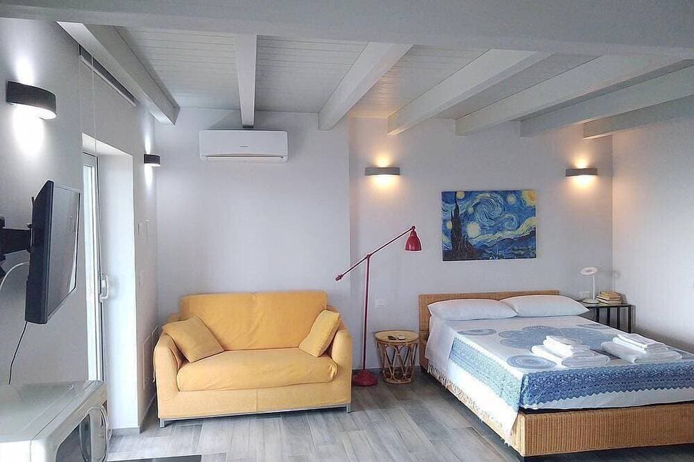 Foto 3 von 30: Villa Eliria C: A graceful studio apartment situated at a short distance from the beach, with Free Wi-Fi.