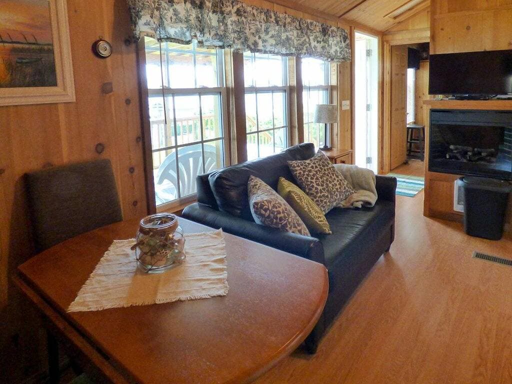 Foto 12 von 19: Die Trottage: \"Modernes 2 Schlafzimmer Seneca Lake Home\"