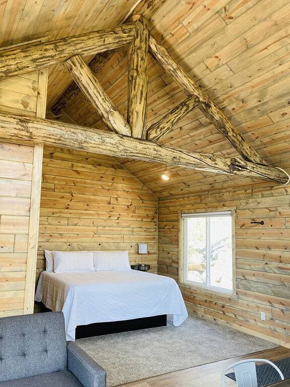 Foto 7 von 13: 8 miles to Mount Rushmore - Sleeps 2 - King Bed
