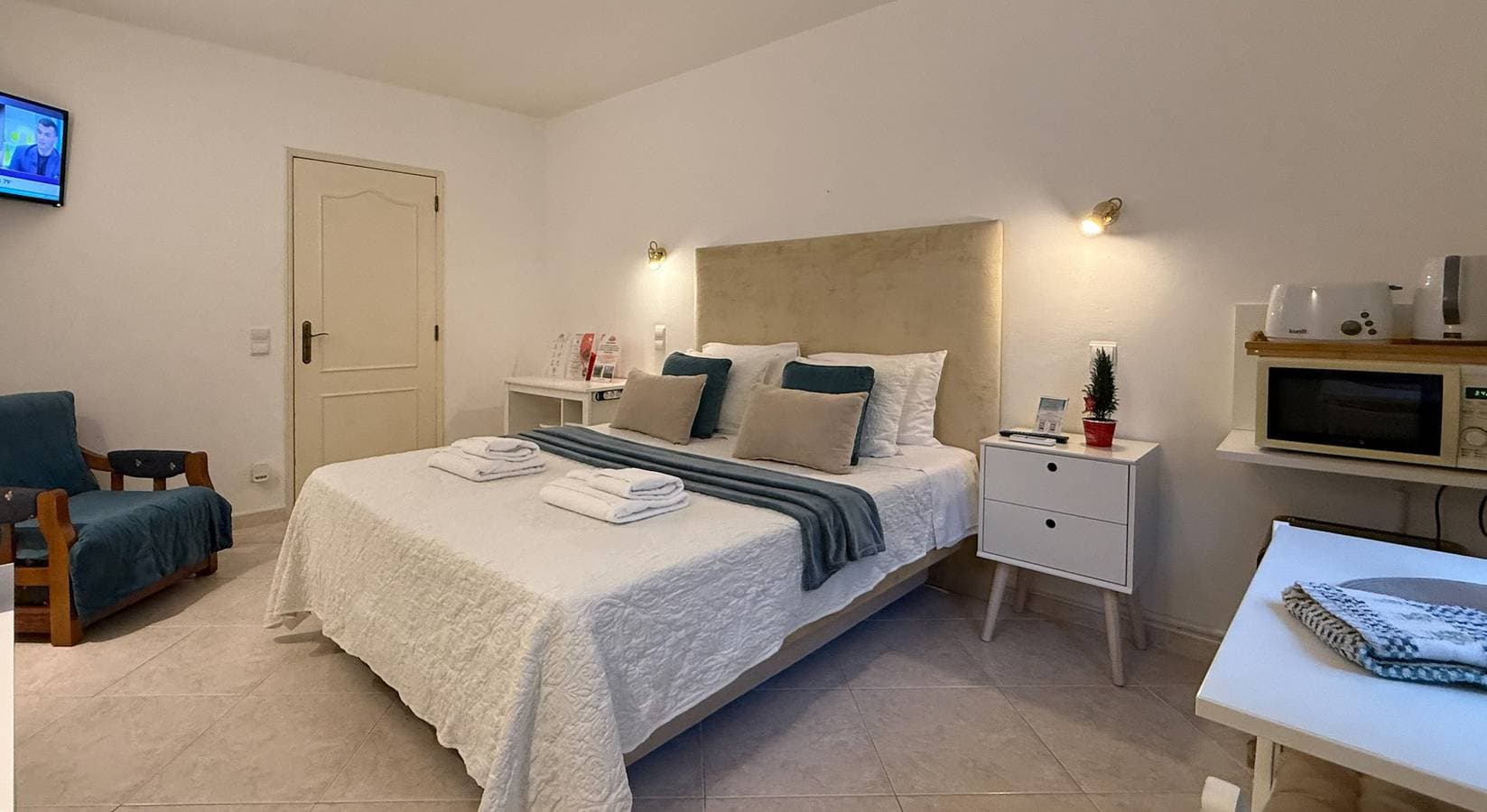 Foto 2 von 33: Sofeelings Quarto 1, Baixa de Albufeira