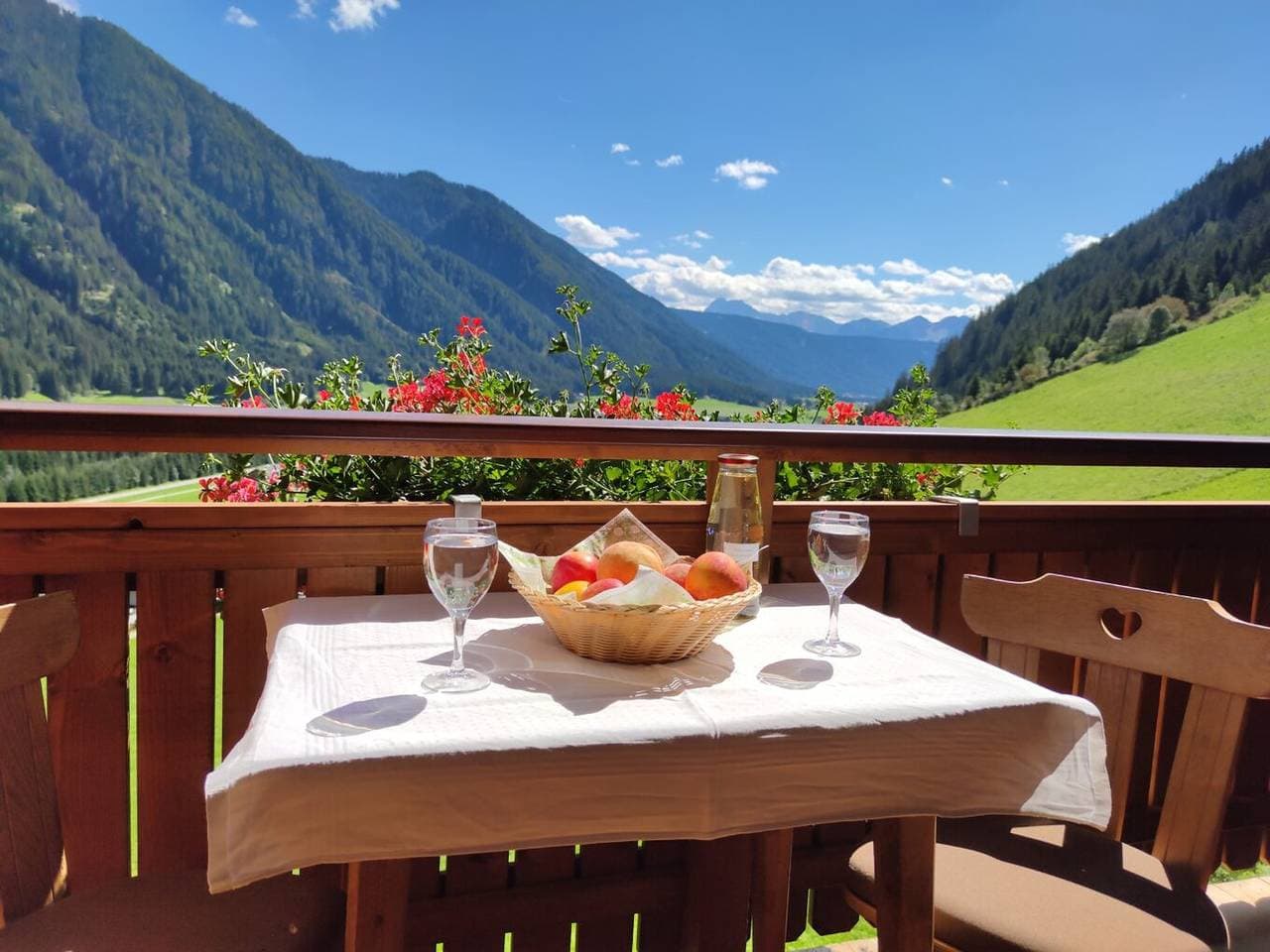 Foto 10 von 13: Ferienwohnung 'Ausserharmerhof Anno 1556' mit Bergblick, Gemeinschaftsgarten und WLAN