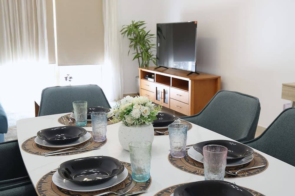 Foto 13 von 30: Elysia park - Charming 2Br Townhome with Pool, Gym, Free parking-Paphos central