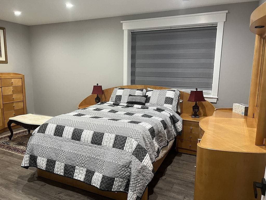 Foto 8 von 12: Modern newly private basement apartment