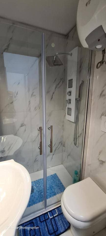 Foto 7 von 11: Double Room with Private Bathroom