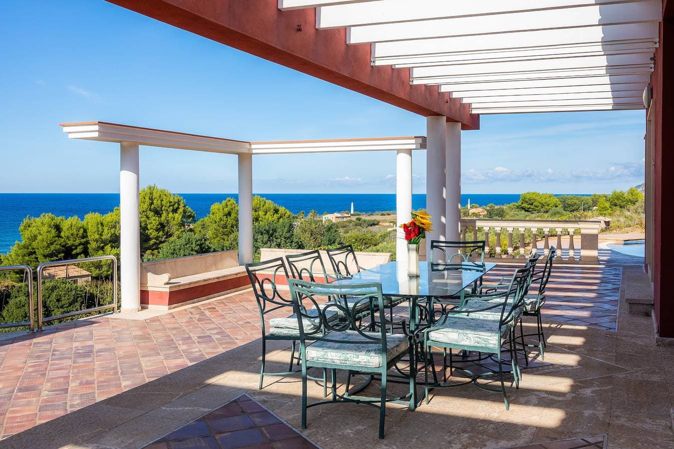 Foto 10 von 35: Wunderschönes Ferienhaus “Alta Vista” mit Panoramablick, Infinity Pool, Terrasse und WLAN