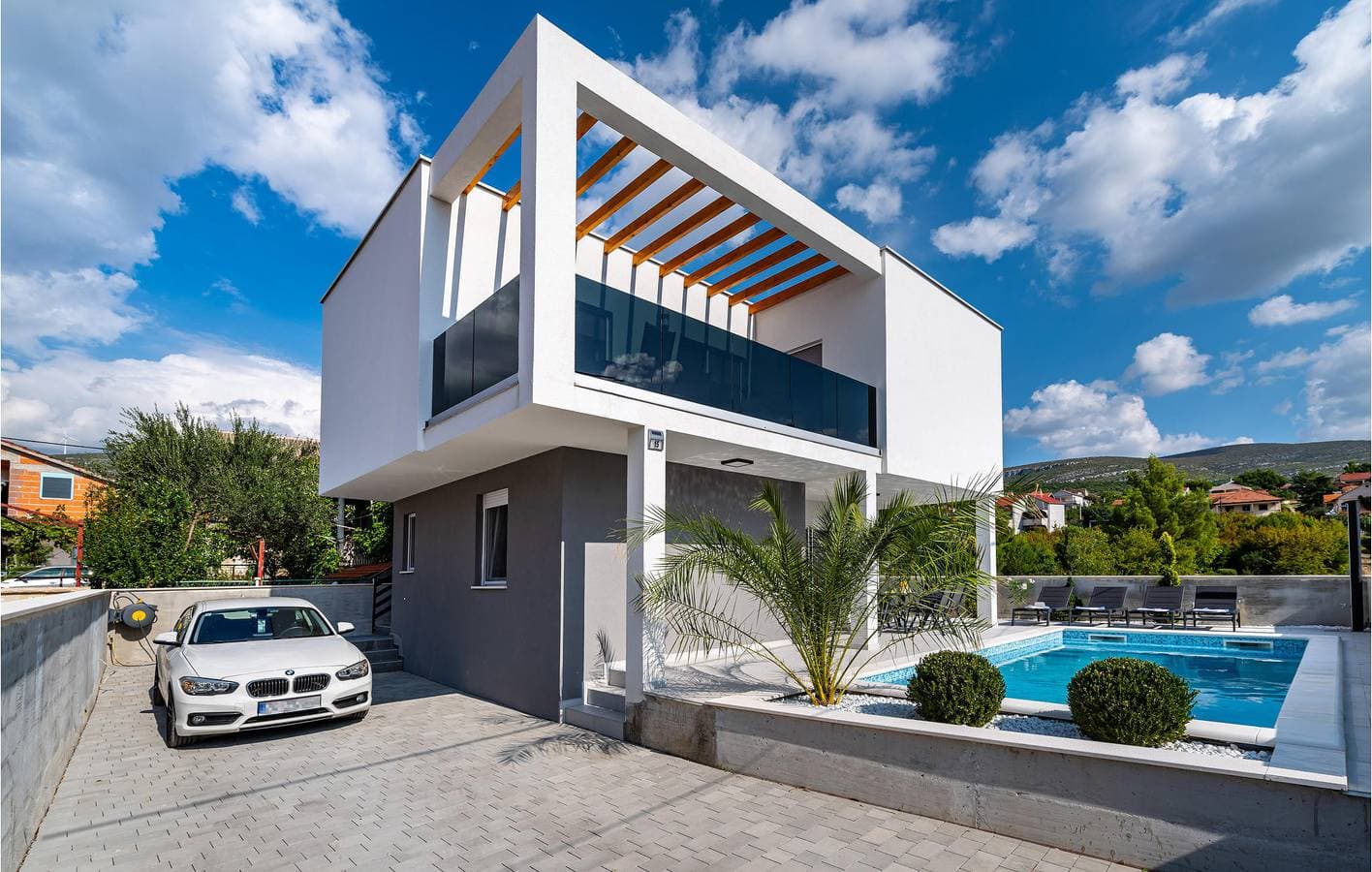Reizende Ferienwohnung mit Pool, WLAN und Terrasse in Küstennähe 1