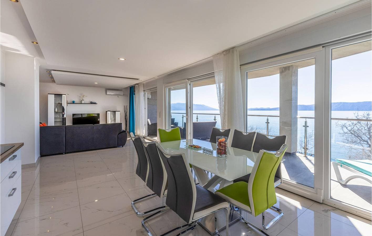 Foto 8 von 32: Gemütliche Ferienwohnung mit Terrasse, 100 m von der Küste entfernt, in der Nähe des Stadtzentrums von Klenovica