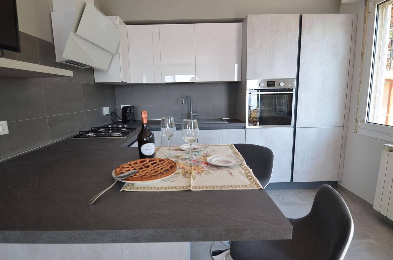 Foto 8 von 23: Neurenovierte Ferienwohnung direkt am Strand mit atemberaubendem Meerblick