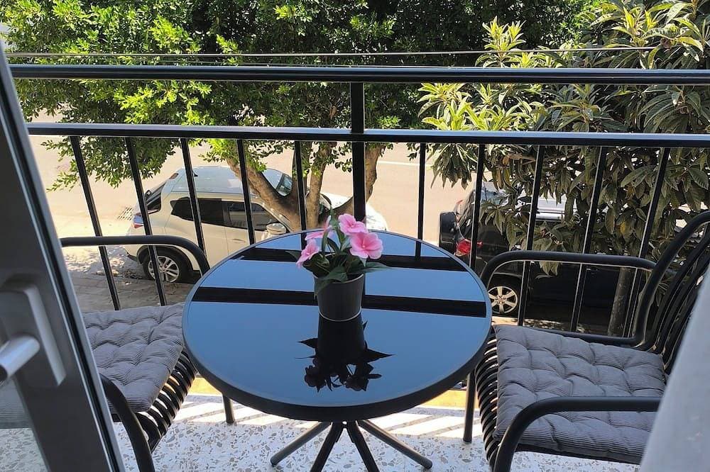 Casacasini 1A Charming 1-bedroom house with AC ,Balcony & Terrace in Málaga 1