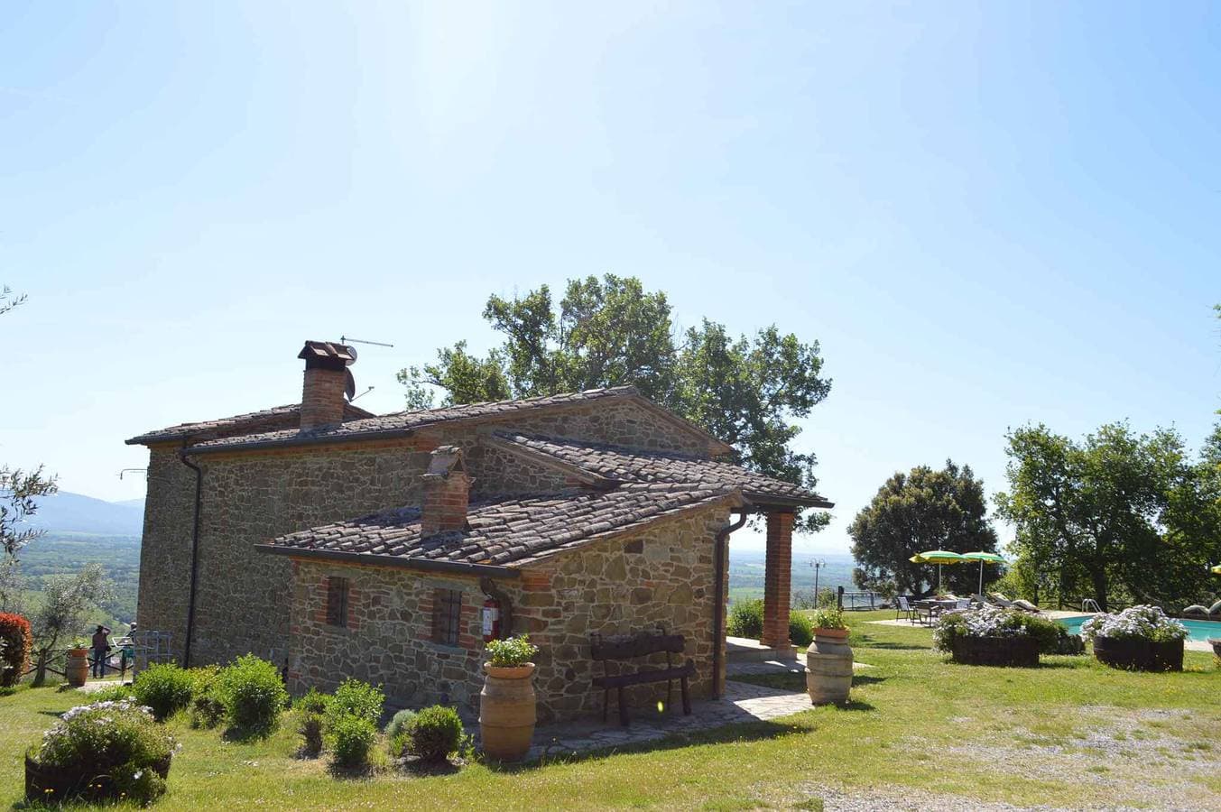 Foto 7 von 30: Villa mit Pool und Garten