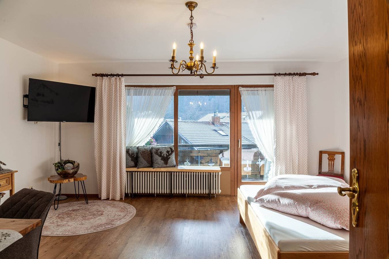 Foto 4 von 22: Studio-Apartment 'Aschaubichl – Wohnung Bergaurikel' mit Bergblick, Balkon & WLAN