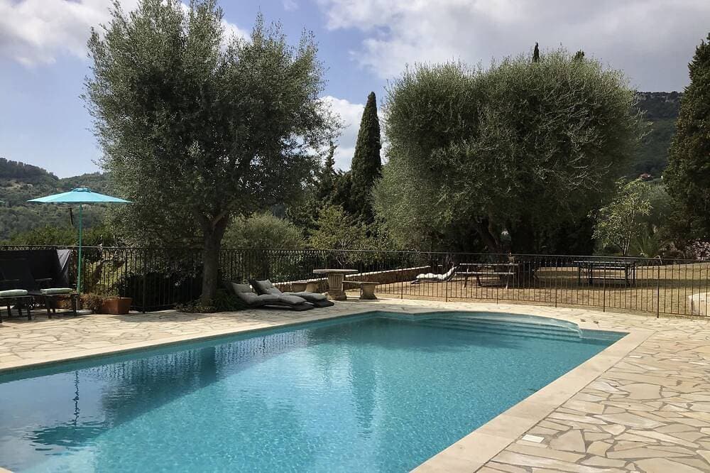 Foto 12 von 30: Exklusives Steinhaus mit eigenem, beheiztem Pool in privatem Garten