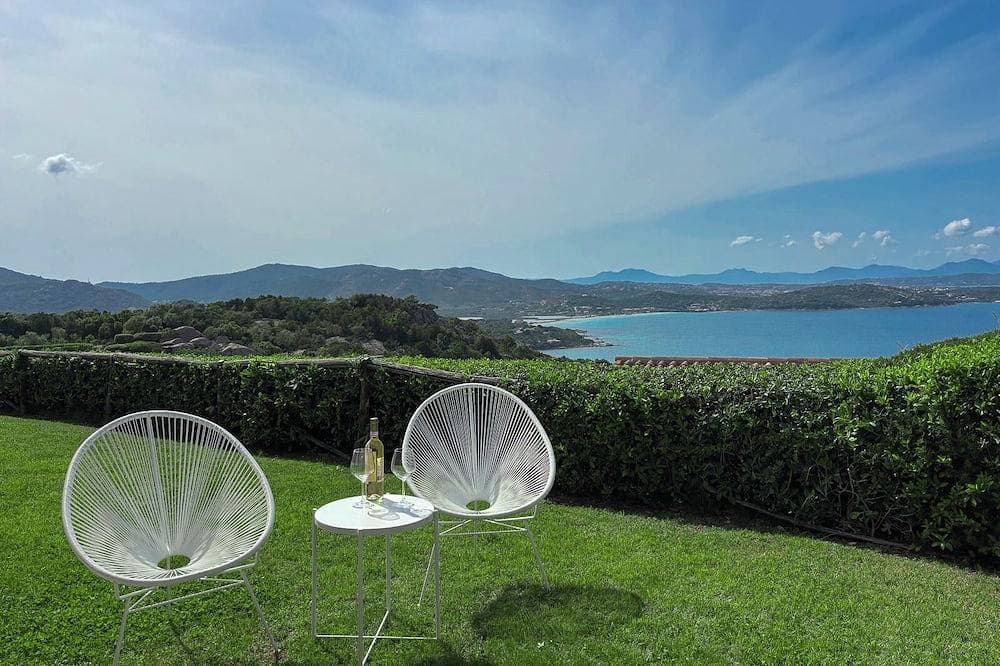 Villa dei Pesci: Commanding View and Infinity Pool 1