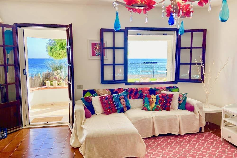 Foto 10 von 30: Spacious Beachfront Villa