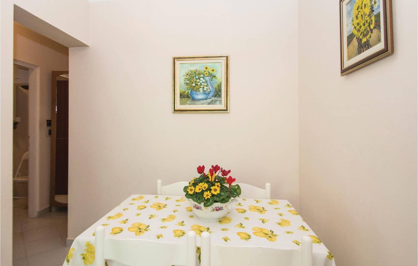 Foto 11 von 27: Charmante Ferienwohnung in Strandnähe mit Terrasse und Parkplatz