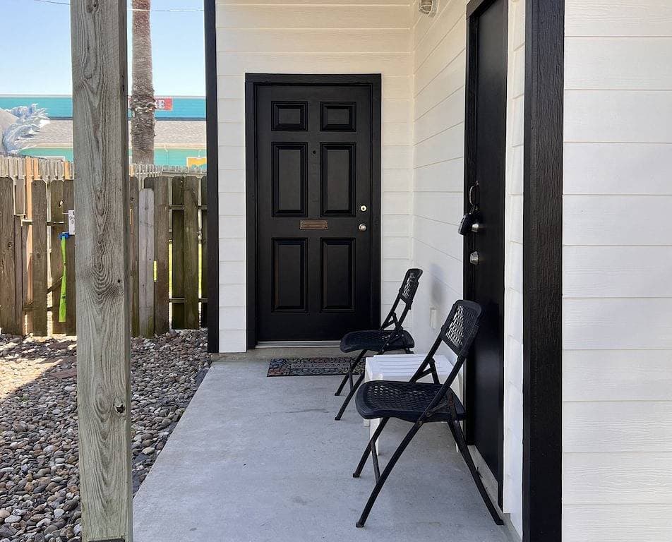 Foto 2 von 28: Affordable Efficiency 717E--In-Town, Easy Beach Access, and Pet-Friendly!