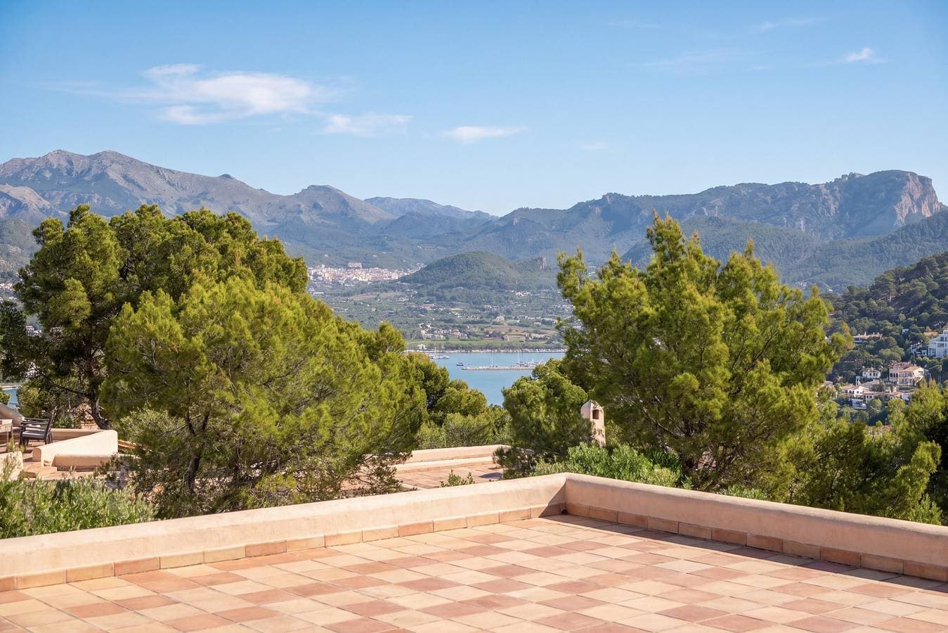 Foto 7 von 45: Ferienhaus 'Villa Ancora – Ausblick auf La Mola' mit Meerblick, WLAN & Klimaanlage