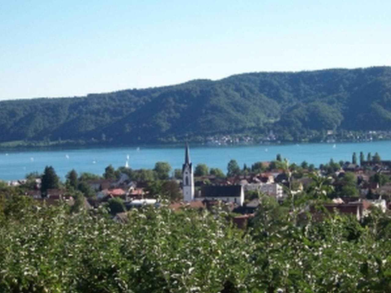 Foto 4 von 17: Kleine Ferienwohnung mit Seeblick, Balkon und Wi-Fi