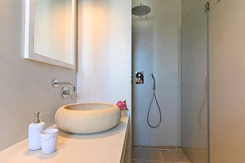 Foto 8 von 30: 5 Schlafzimmer Masseria mit beheiztem Infinity-Pool und weitläufigem Olivenhain