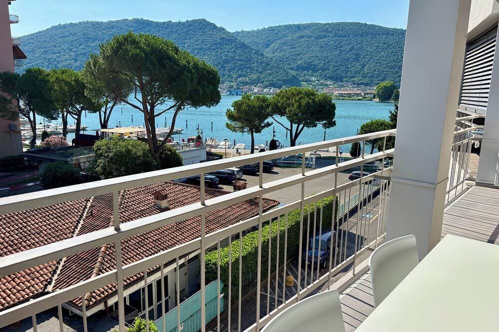 Luxurious new apartment with a terrace overlooking the lake on the Sarnico lakeshore. 1