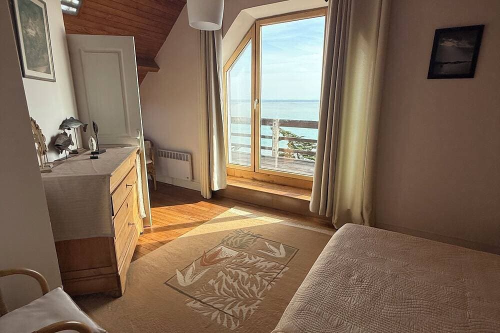 Foto 3 von 24: Villa \"Le Roc\" des falaises, panoramic view, facing the bay of Mt St Michel