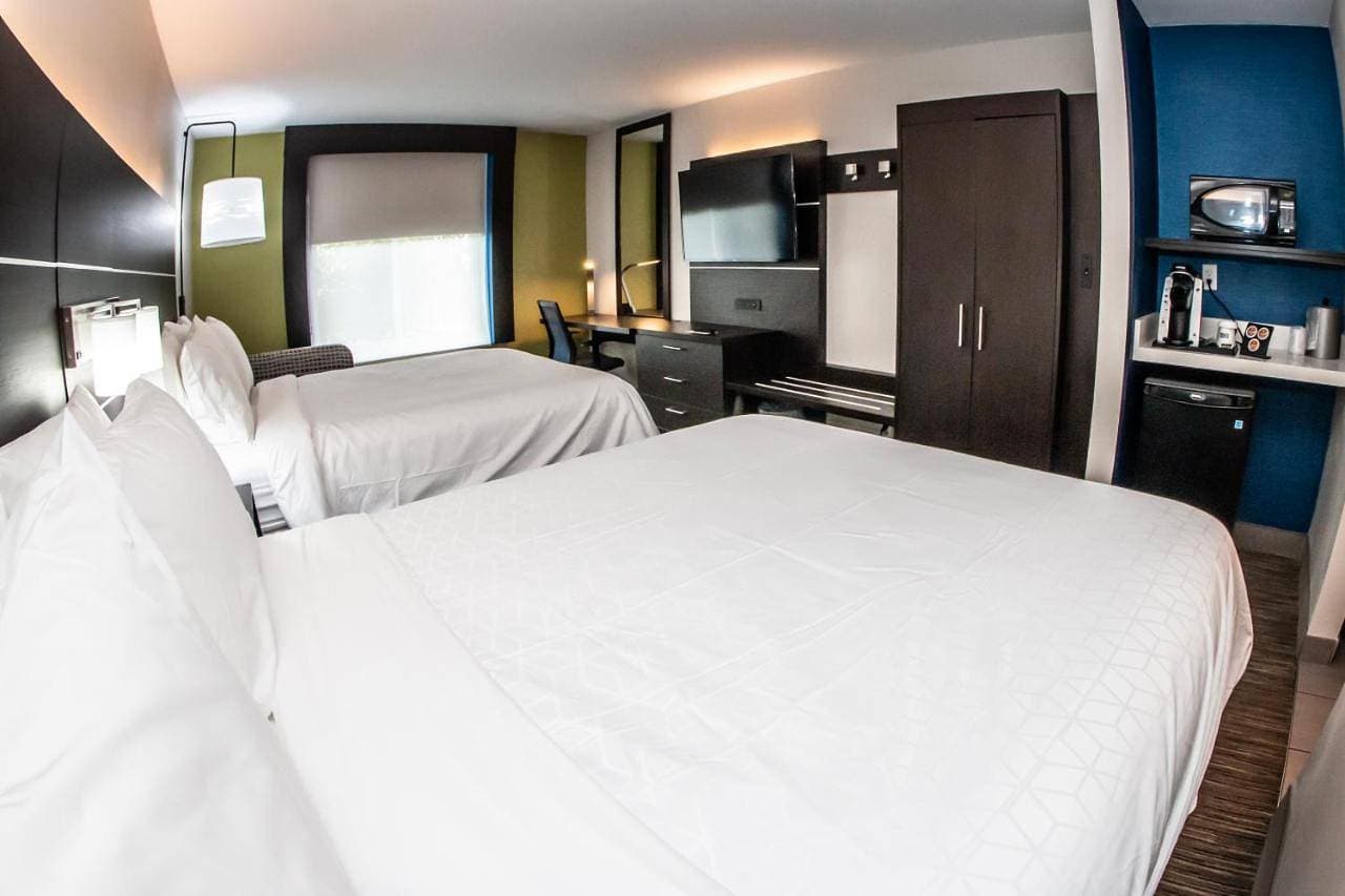 Foto 7 von 8: Standard Queen Room with Two Queen Beds