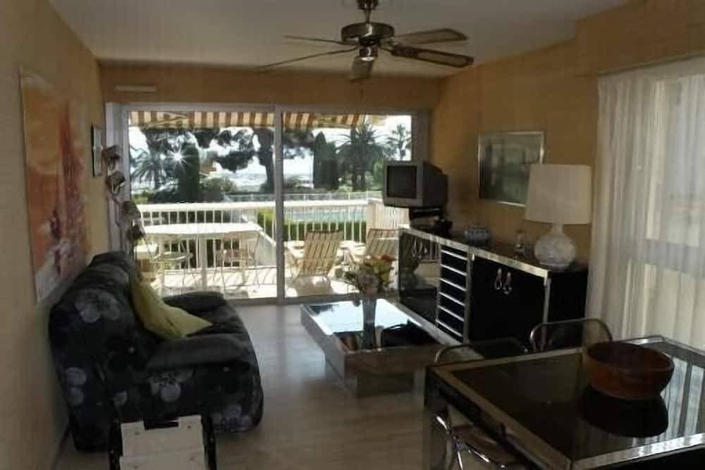 Foto 10 von 20: Appart T2 St Raphael Seaside Park Garage Pool Terrasse Sea