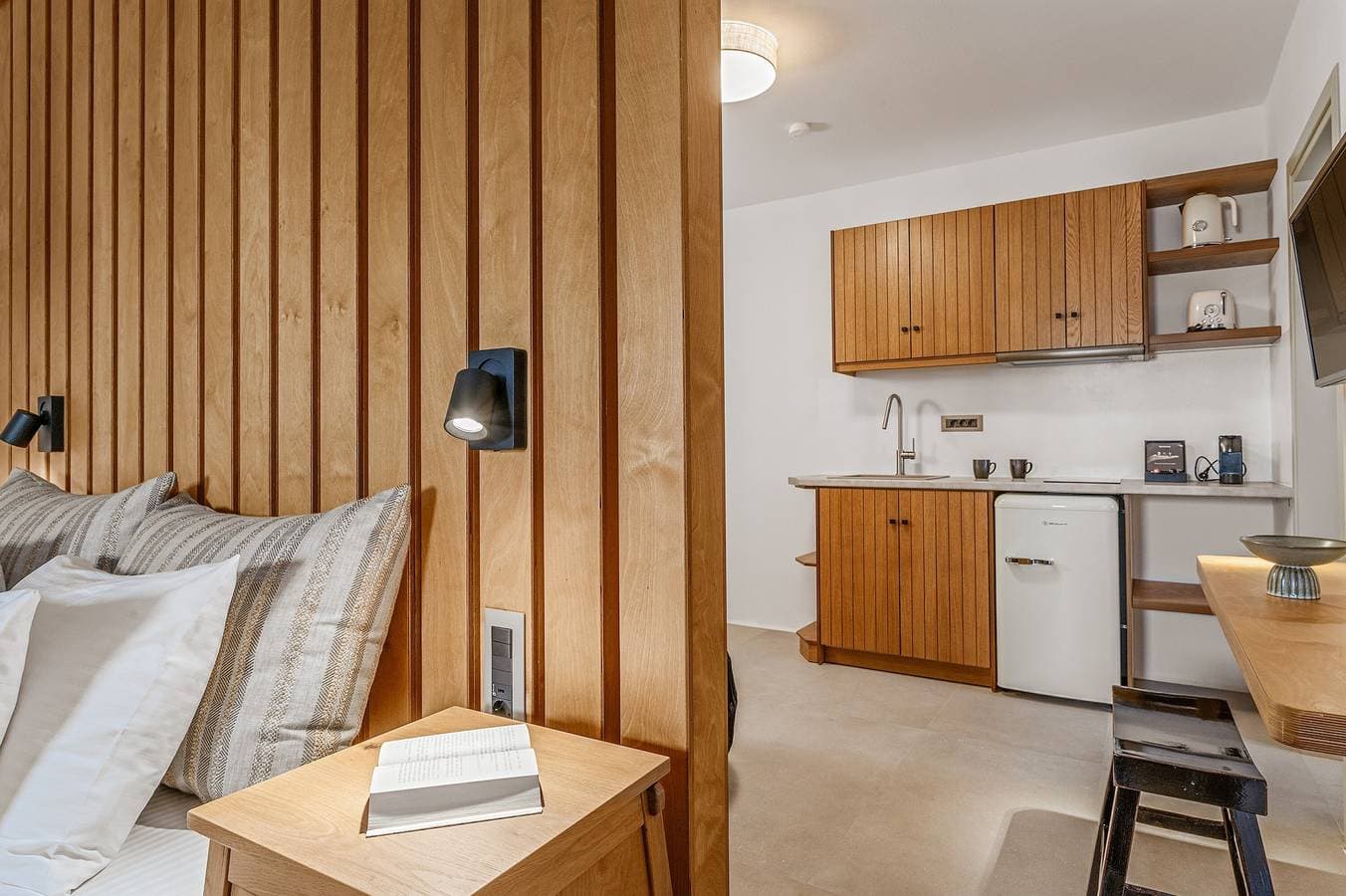 Foto 11 von 24: Ferienwohnung in einem Hotel "Makava Suite" mit Whirlpool im Freien, Balkon, WLAN und Klimaanlage