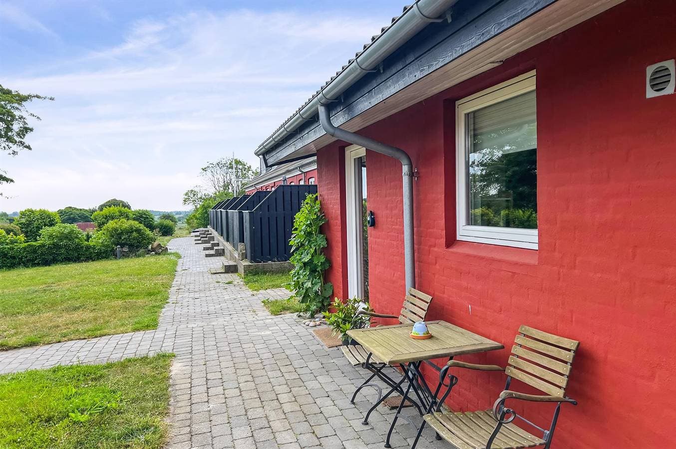Foto 2 von 24: Pet friendly apartment in Aakirkeby with outdoor swimming pool