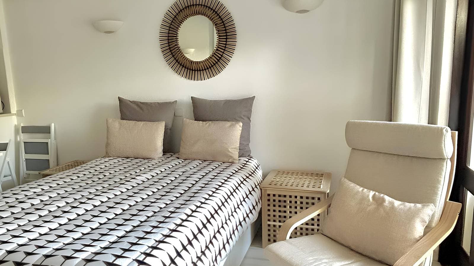 Foto 8 von 43: Magnific Studio with a cozy garden by Rentals in A