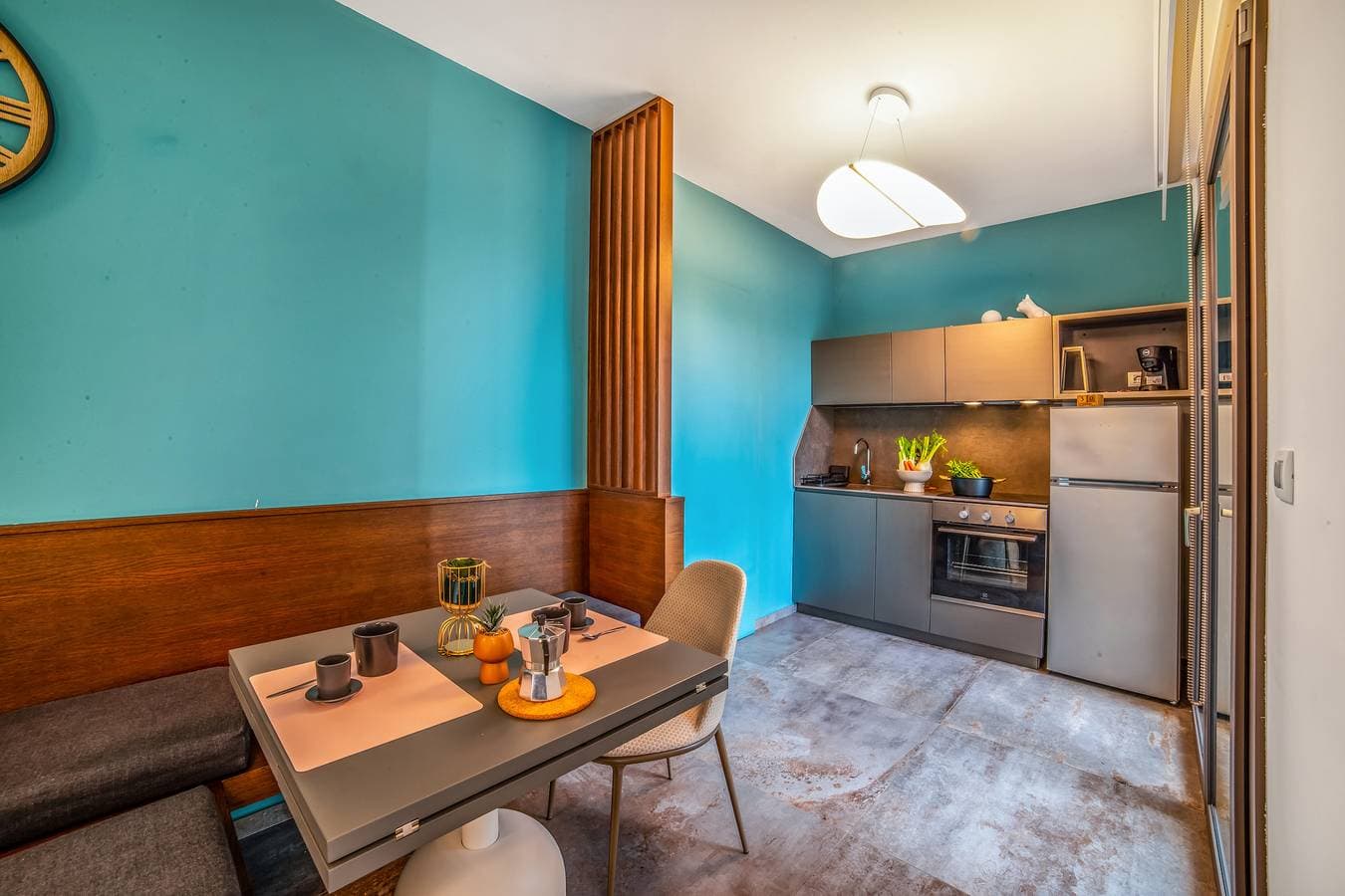 Foto 4 von 38: Boutique Apartment 3 bedrooms - Pool, Garden & Parking