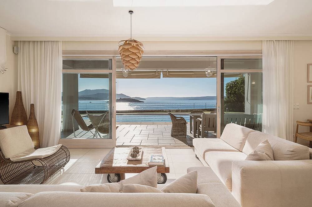 Willkommen im Paradies! Luxusvilla am Meer mit beheiztem Pool und herrlichem Meerblick 1