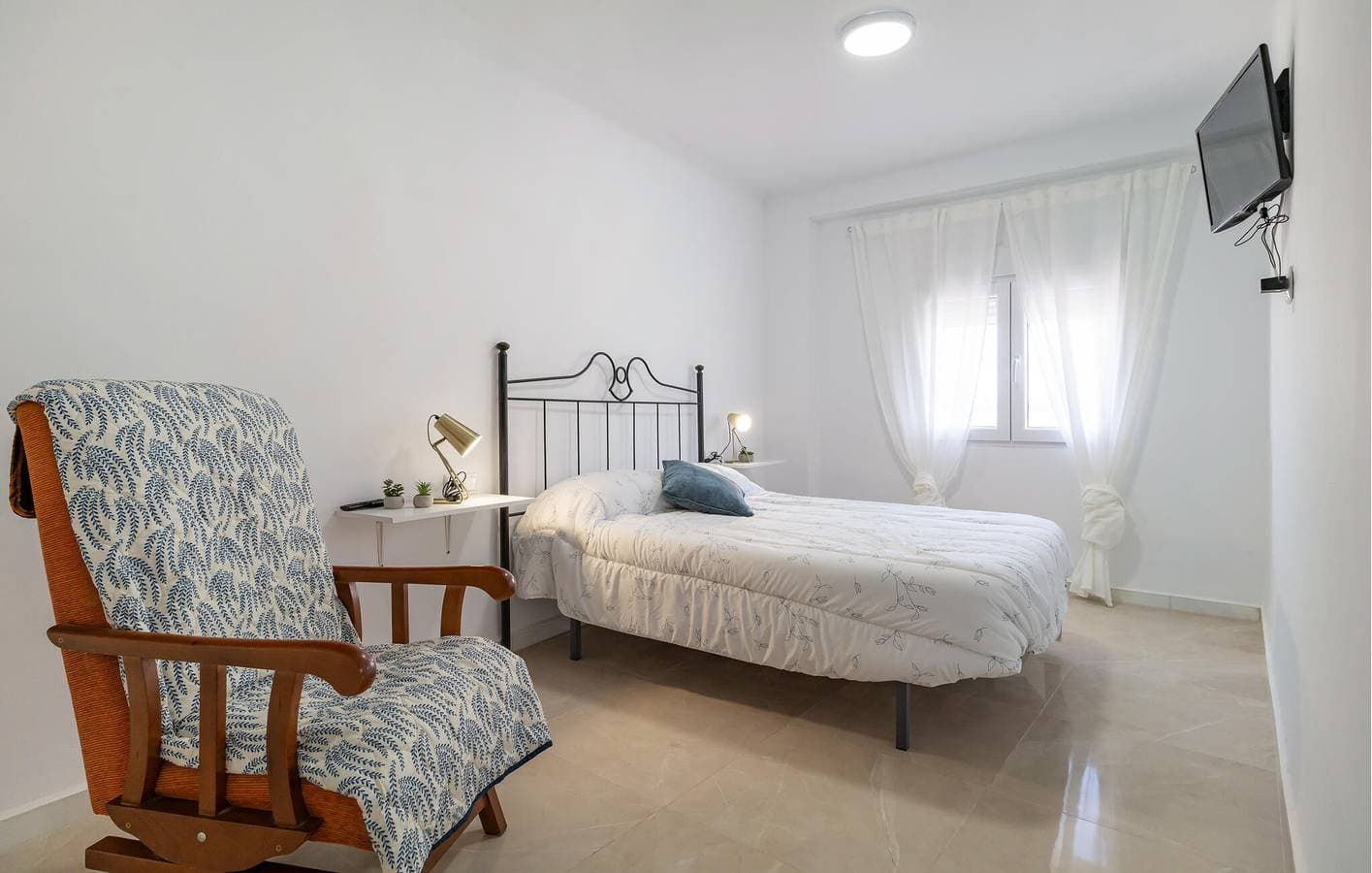 Foto 7 von 20: Glücklich am Strand: Modernes Apartment mit WiFi & AC