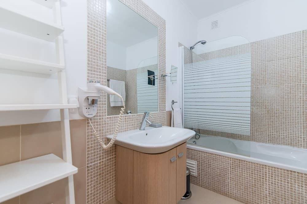 Foto 8 von 30: Amazing & Modern Apartment in Cabanas Beach with direct pool access (Sleeps 4)