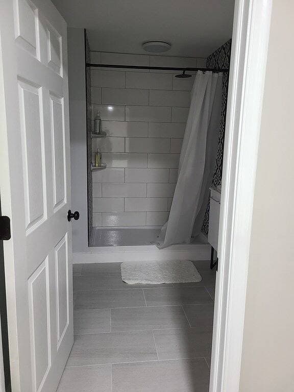 Foto 12 von 13: Emmaus contemporary private entrance guest room